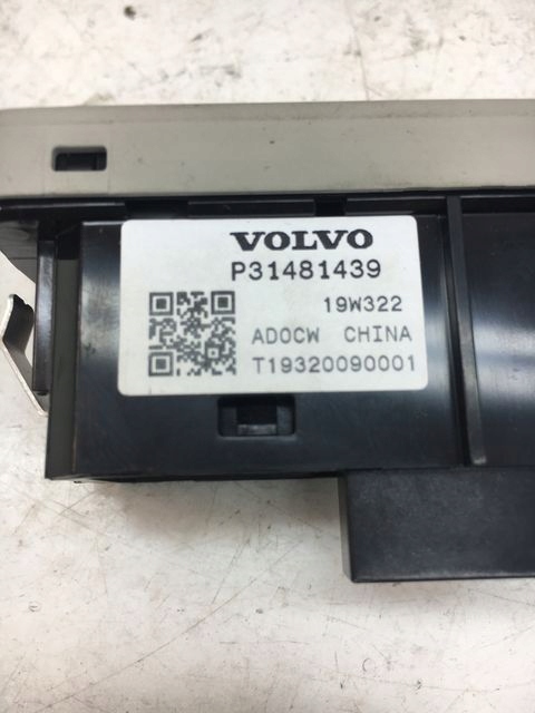 фото №5, Volvo xc40 кнопка открывания крышки 31481439
