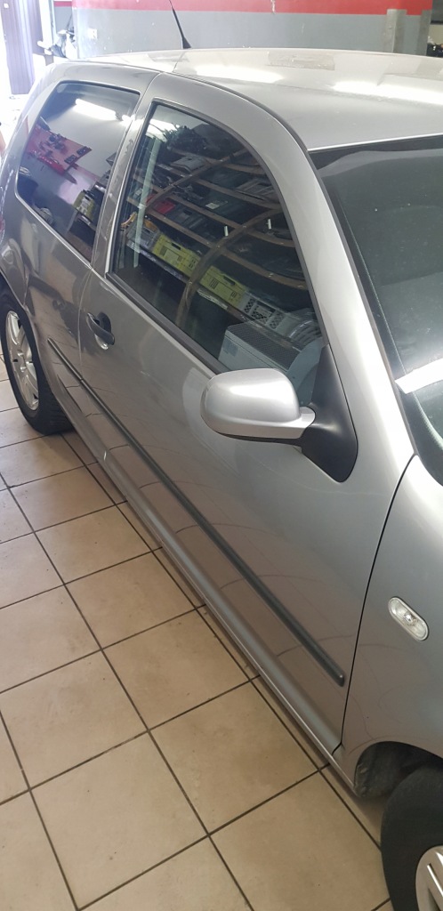 Дверь правое  передок  vw golf iv цвет ld7v ld7u в Украине
