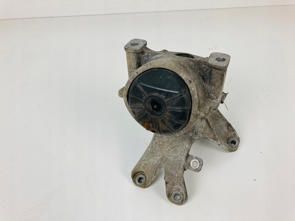 фото №1, Audi a4 b8 2.0tdi кронштейн подушка silika 8k0199381kd