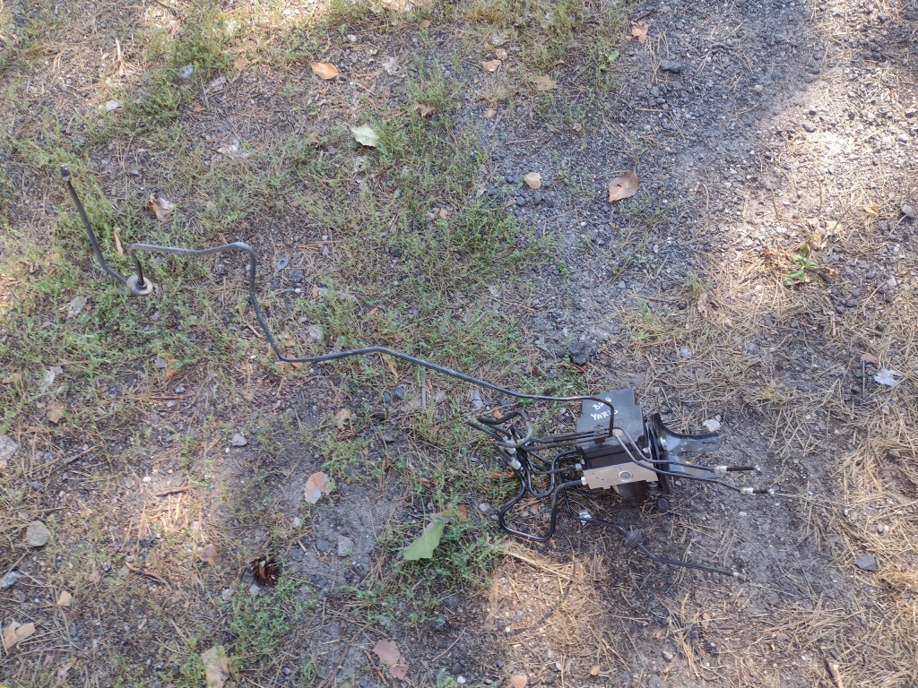 фото №1, Насос abs + провода toyota yaris iii 1.4d