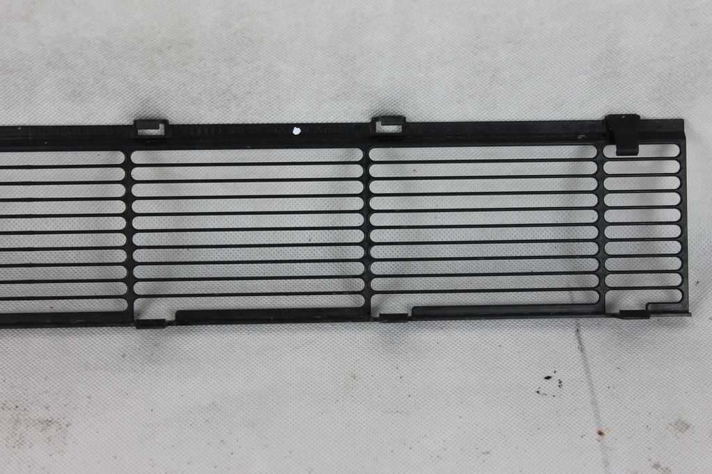 фото №7, Решётка средняя бампера audi a1 радиатора перед