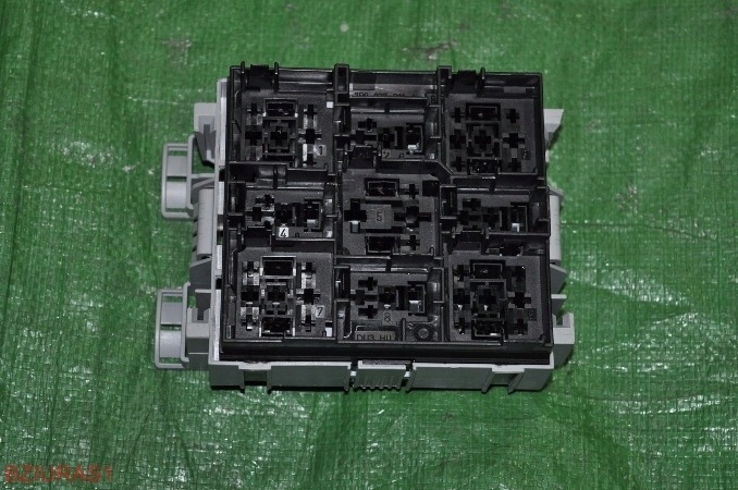 Купити Коробка запобіжників vw touareg рестайлінг  7p0941828a