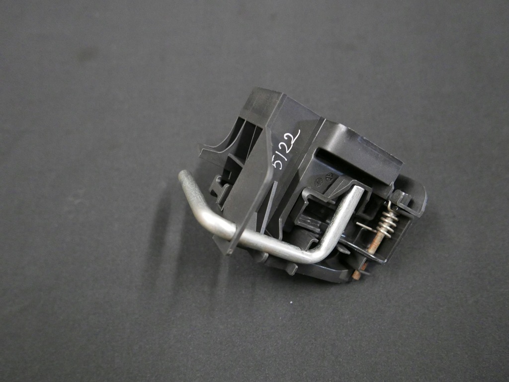 фото №5, Bmw g31 кронштейн шторка багажника