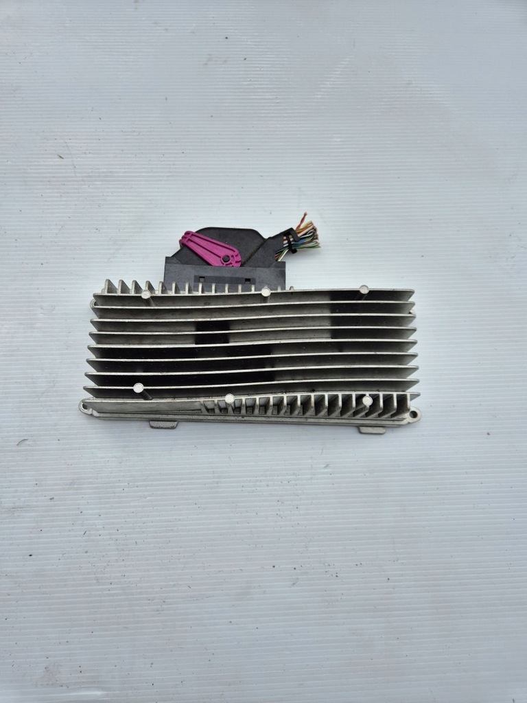 фото №1, Audi a4 b8 a5 8t q5 8r усилитель радио 8r0035223g