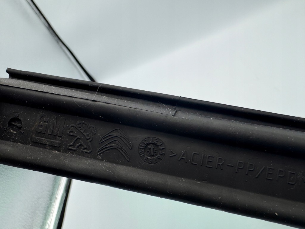 Стекло дверь правый перед боковая малый berlingo iv partner iv 9818042180 с Разборки