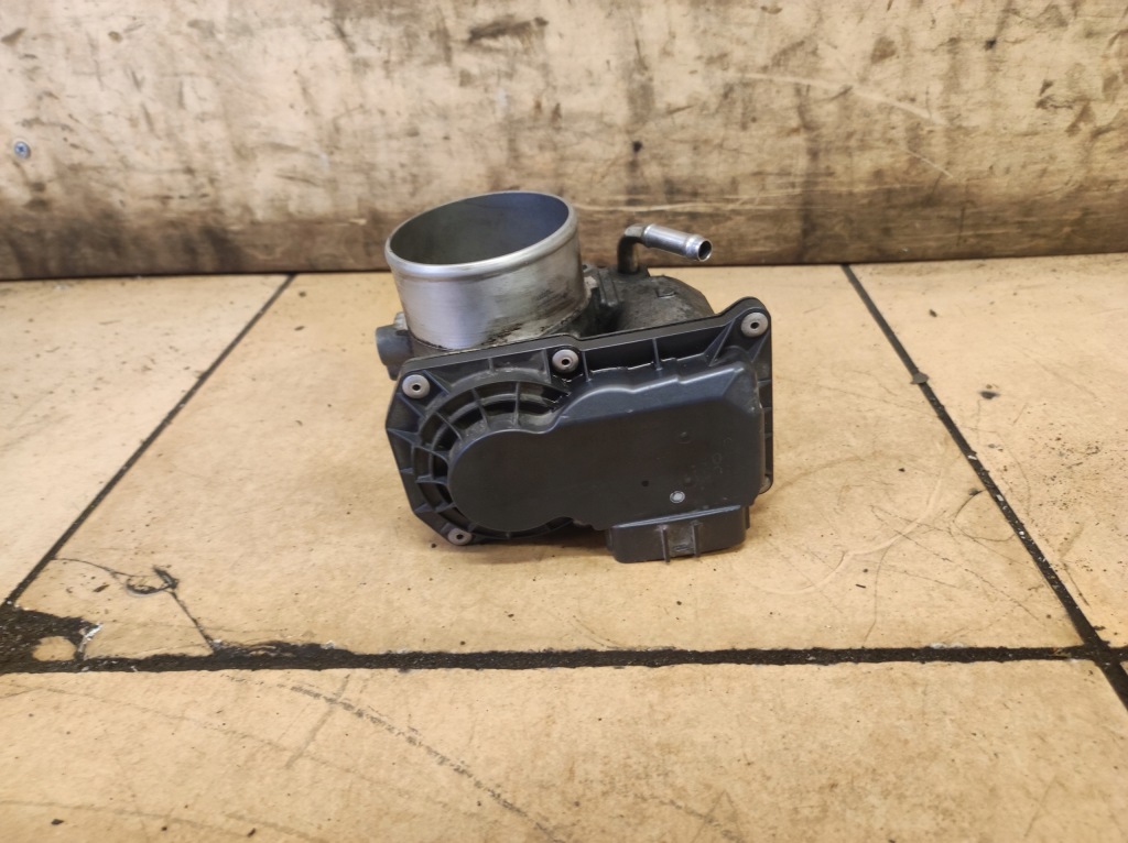 Дросельна заслінка повітря hilux viii 8 2.4 d в Україні