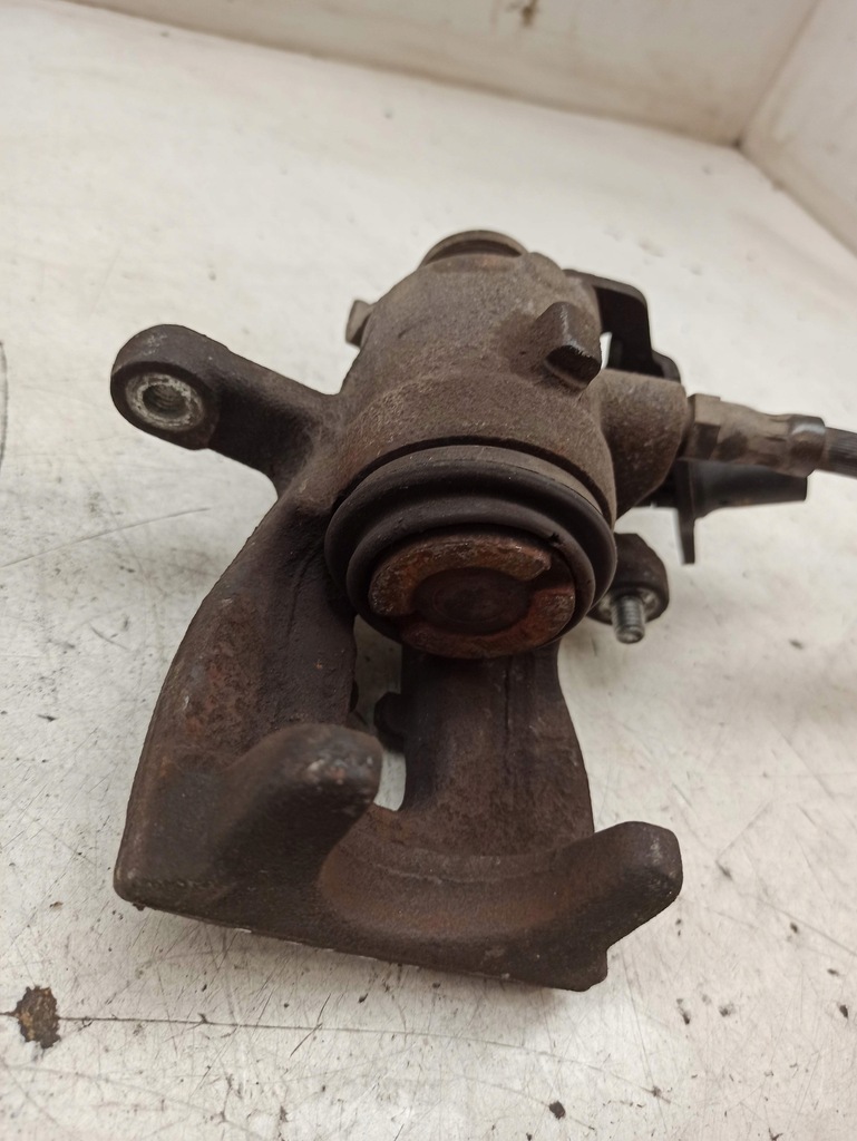 фото №11, Ford kuga mk1 2.0tdci левый задняя суппорт тормоза
