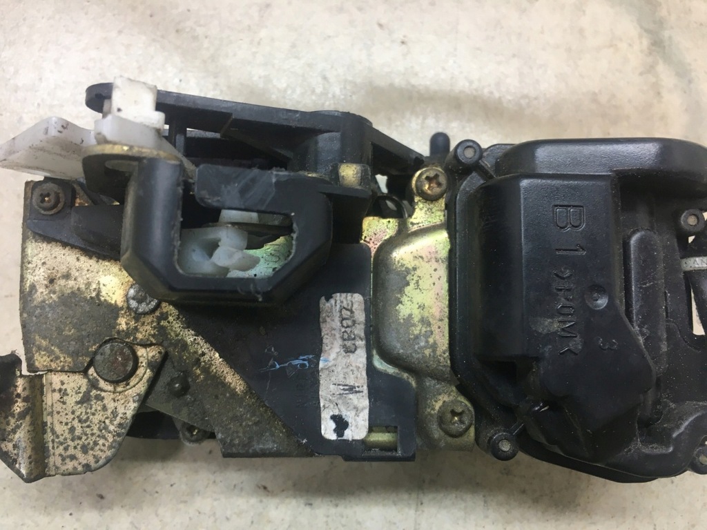 фото №2, Замок дверь правый задняя space star i