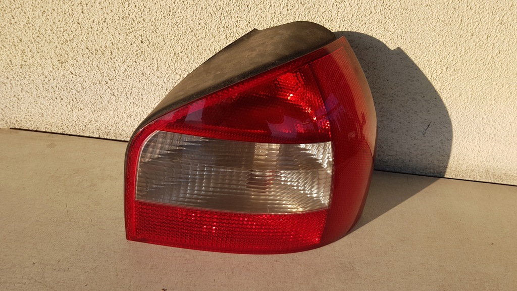 фото №1, Лампа задня задня права audi a3 8l lift