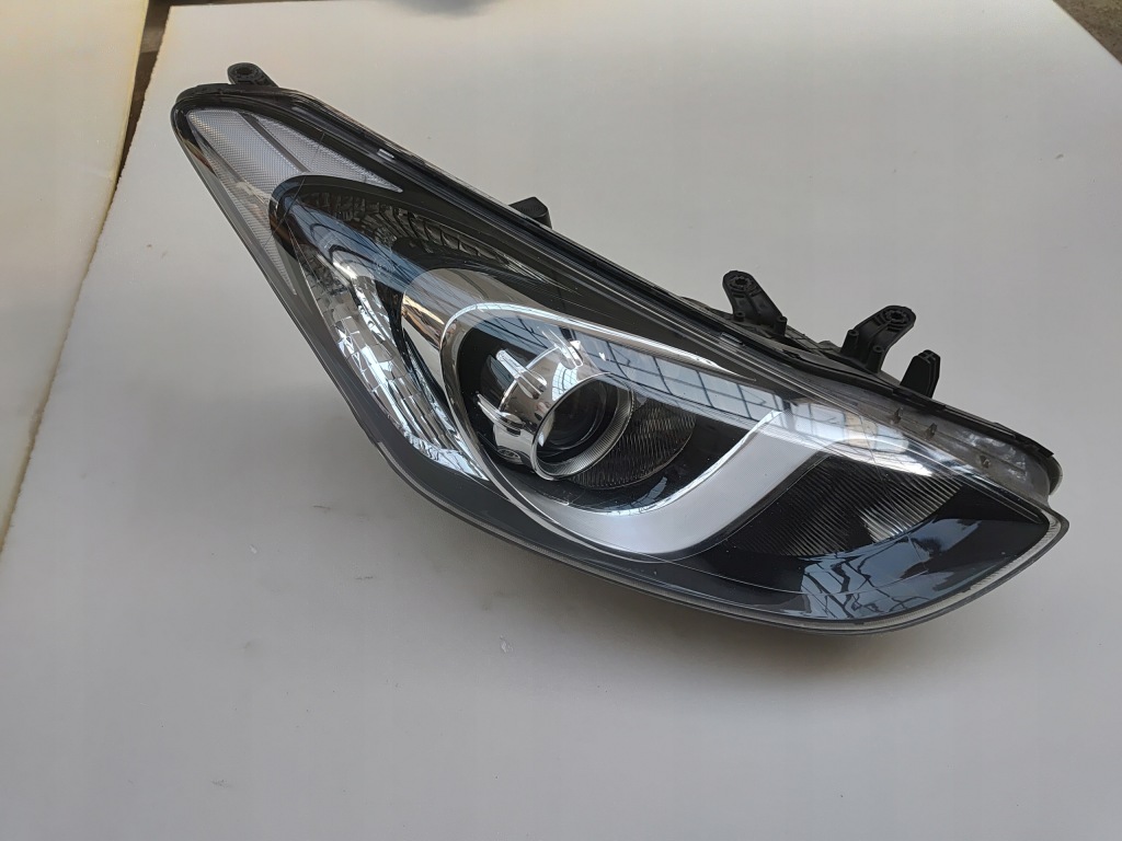 фото №1, Hyundai i30 ii 12-17r правая лампа перед линза + подсветка ory eu !