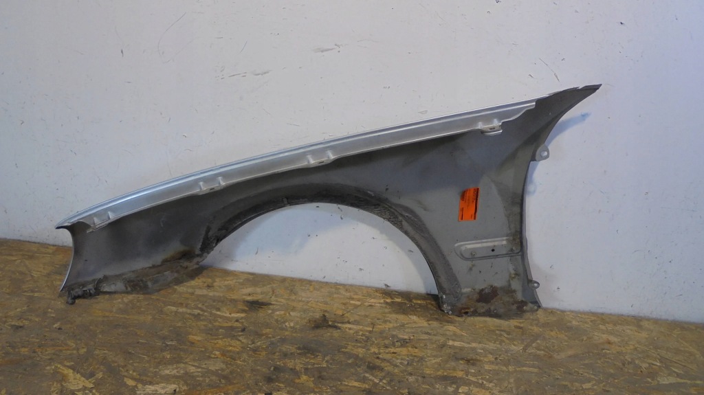 Крило перед правий mercedes clk Недорого
