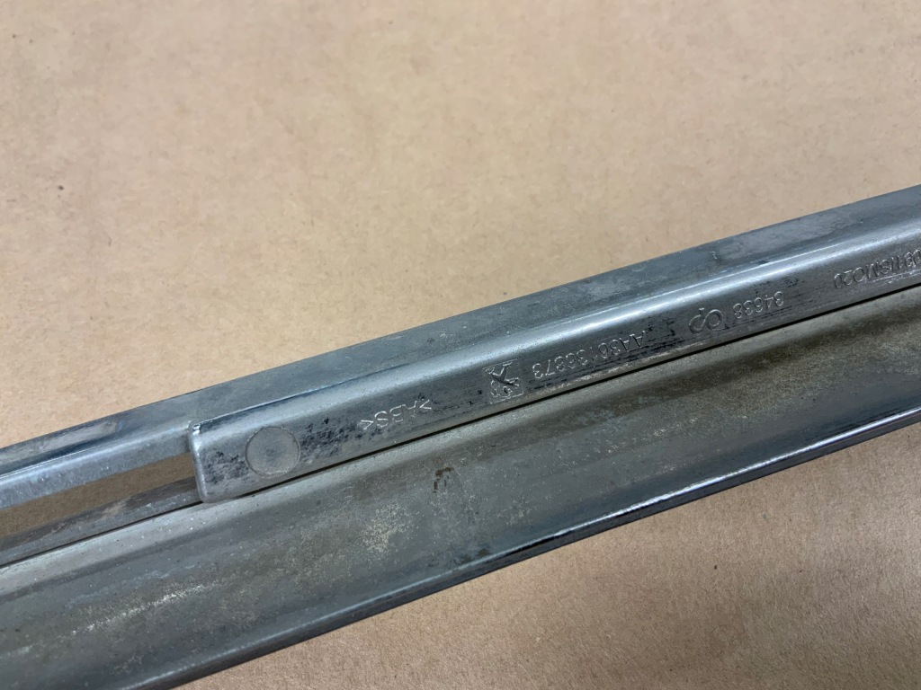 Peugeot 308 t9 молдинг хром решётки бампера aa36136873 Доставка