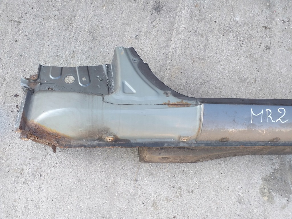 фото №3, Toyota mr2 порог правый обшивка