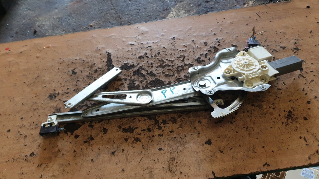 фото №1, Toyota avensis t25 подъемник окон правый перед