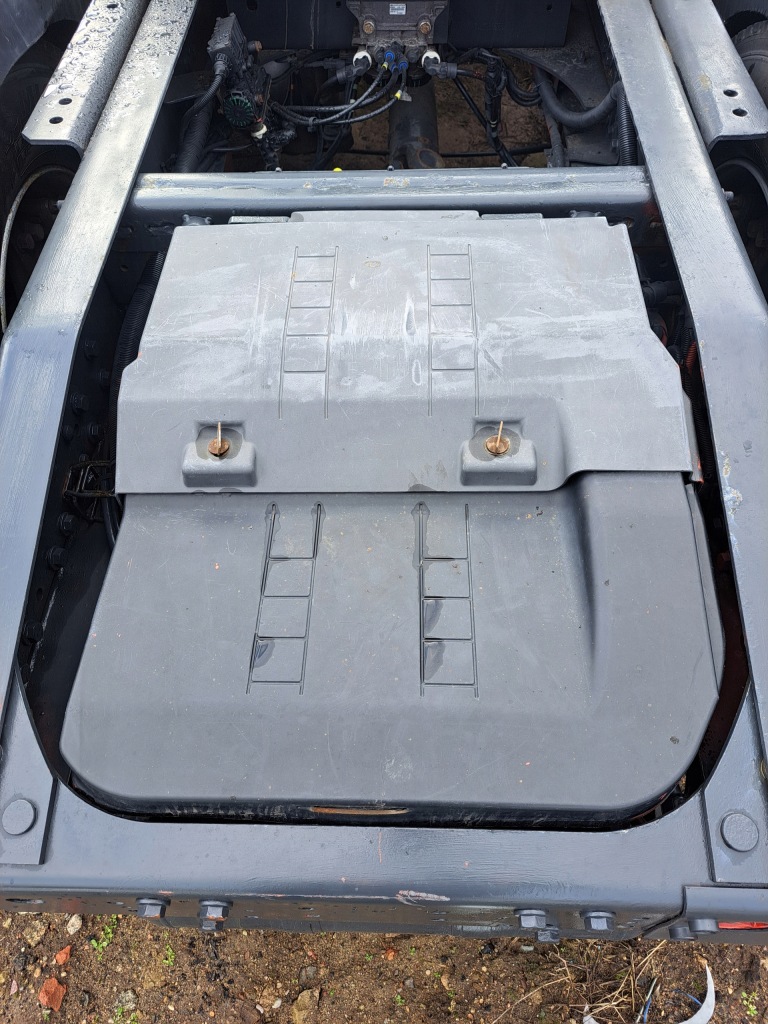 фото №1, Коробка акумуляторів w рама renault premium magnum dxi