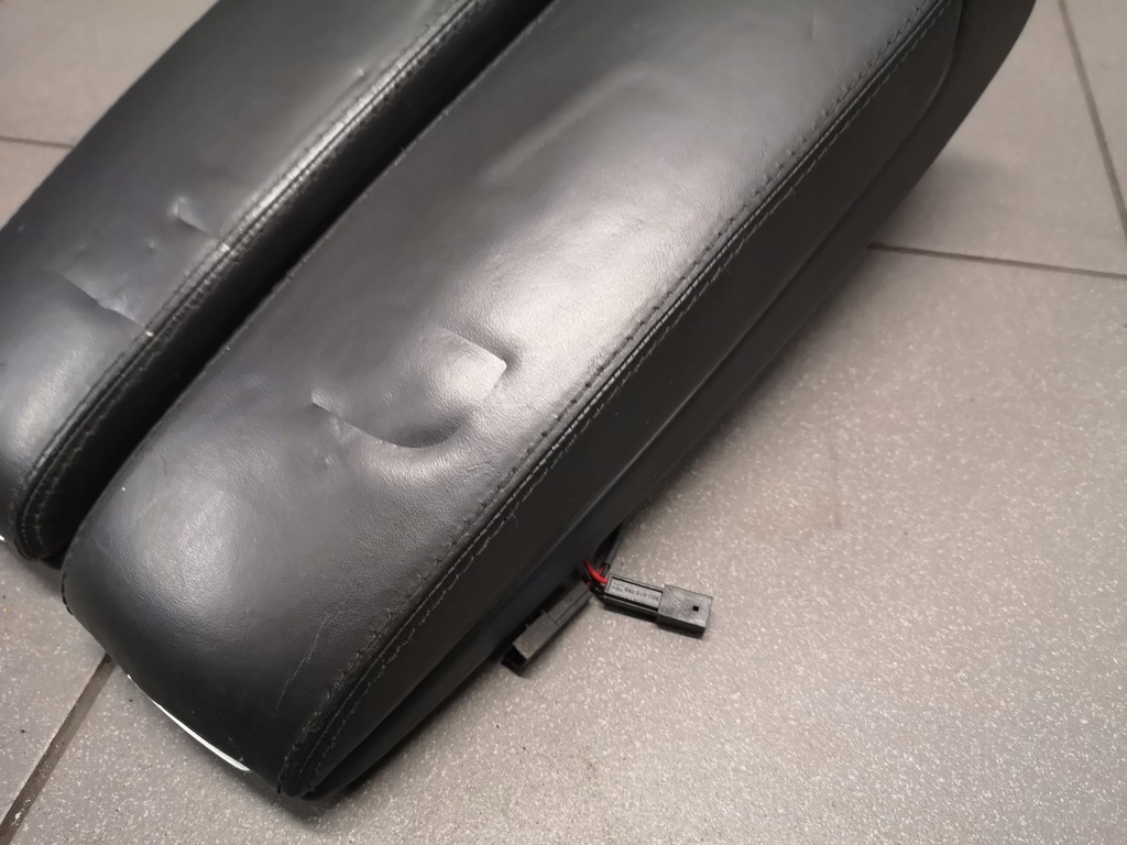 фото №14, Подлокотник чёрный средний кожа audi a8 d3