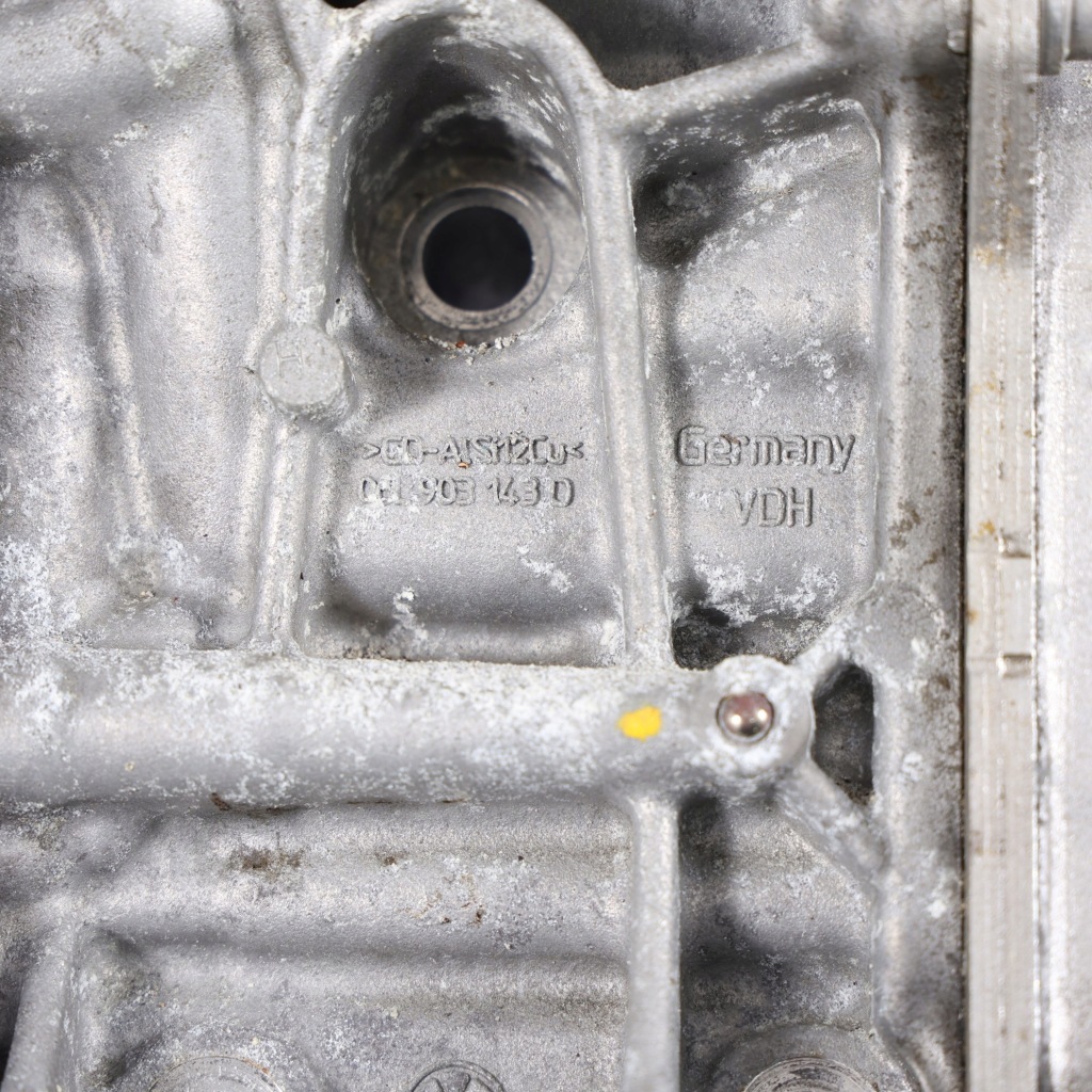 фото №12, Audi s3 8v 2.0 tfsi кронштейн основание фильтра масла радиатор 06l903143d