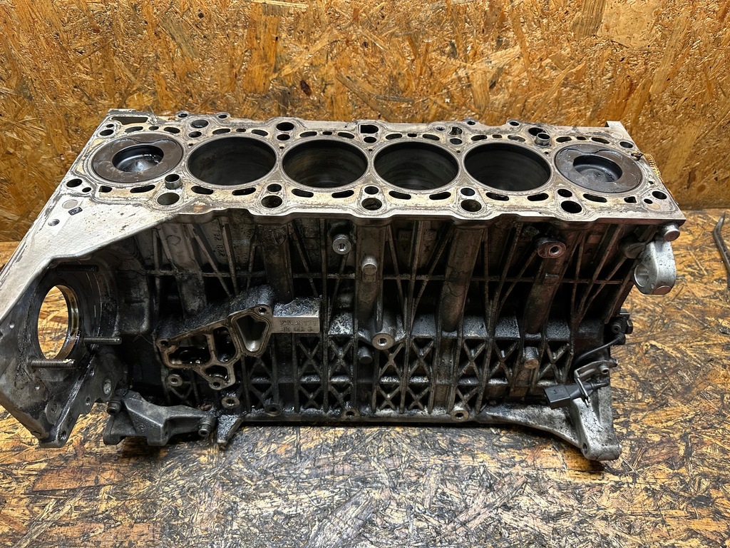 фото №8, Блок двигуна dół wał поршні bmw e60 3.0d m57 306d3 235km