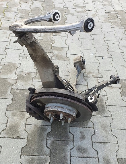 фото №1, Lr discovery v l462 17^ поворотный кулак kpl правый перед