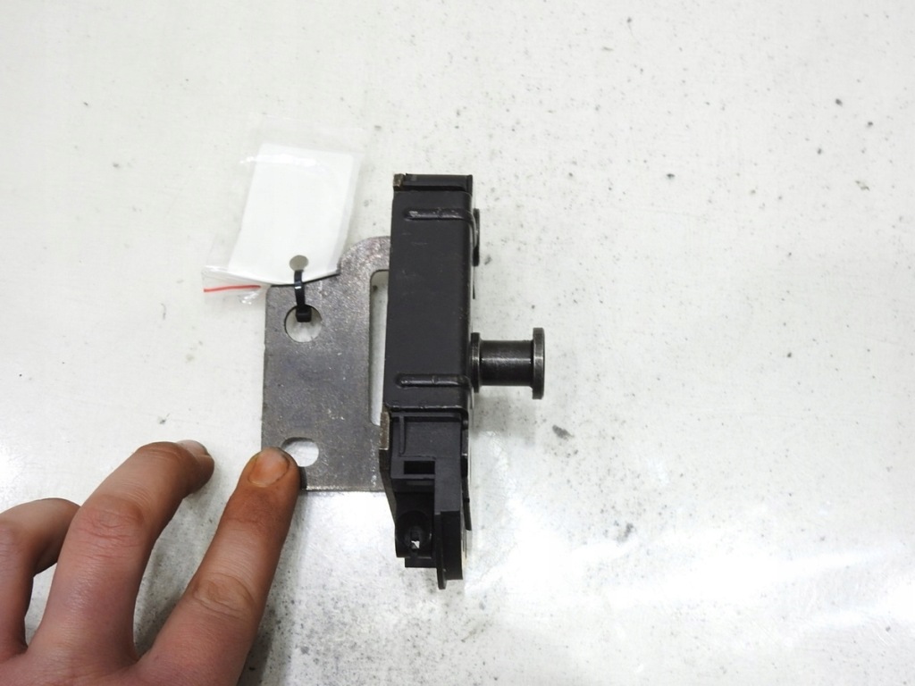 фото №4, Замок крышки борта правый volvo xc90 i