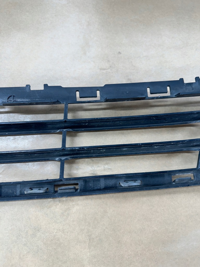 Купить Ford mondeo mk5 решётка бампера перед средняя ds73-17b968-k