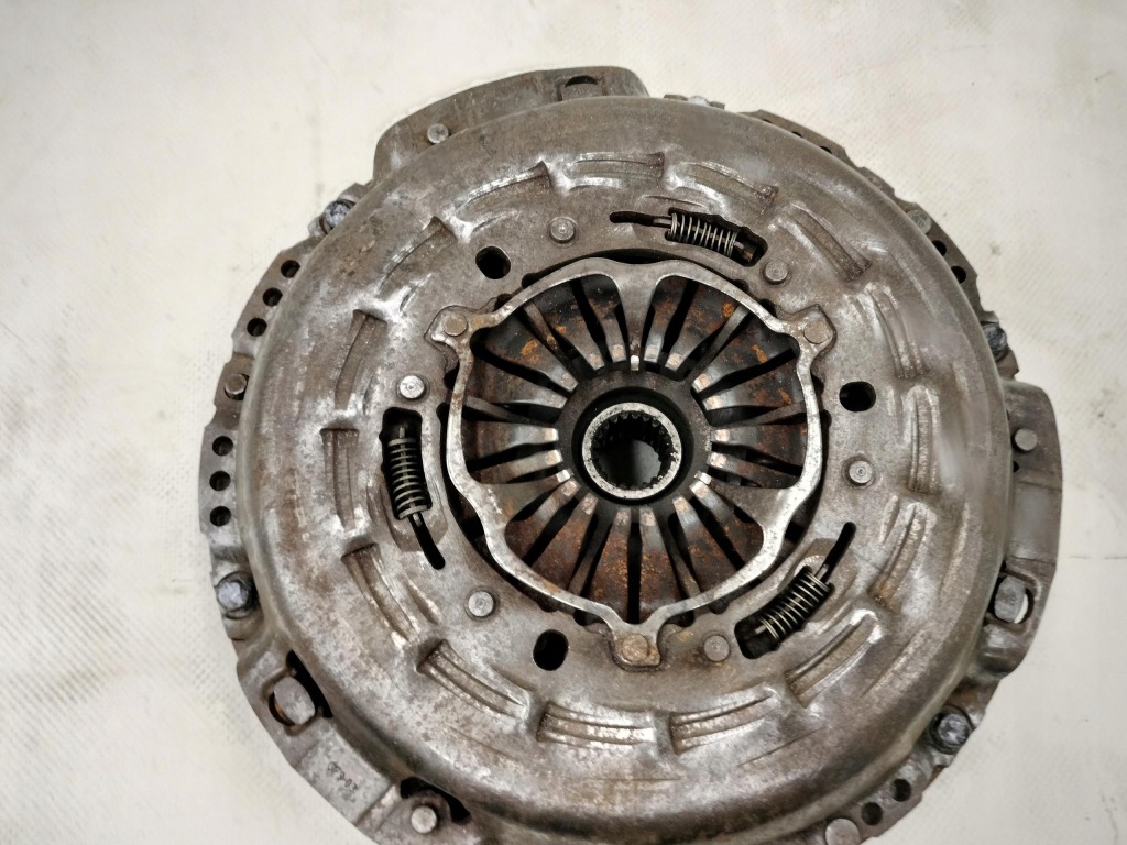 Купить Сцепление диск прижим полный toyota hilux 2.4 d4d 17r оригинал .