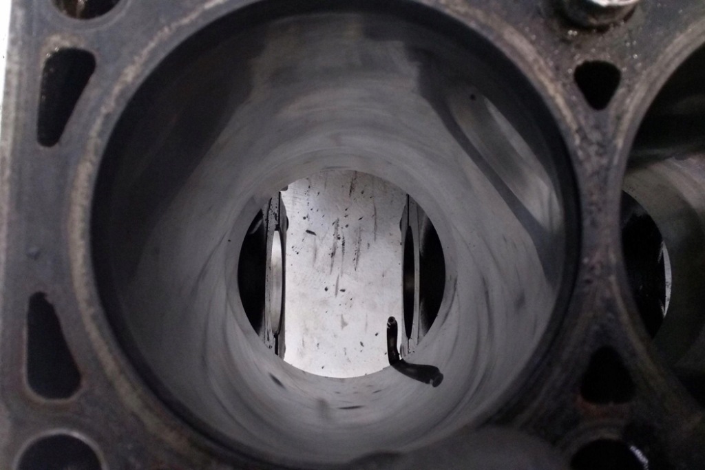 фото №16, Блок двигуна vw tiguan 5n_ 03l103021b 1.97l дизель 103kw 2009