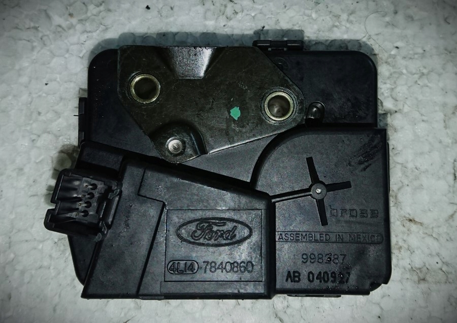 Купить Замок стекло крышки задняя jaguar 4li4-7840860