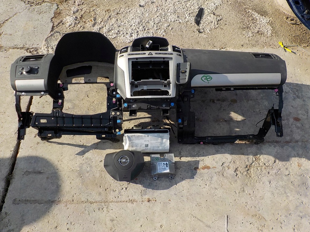 фото №1, Opel zafira b lift приборная панель air bag приборная панель подушки безопасности