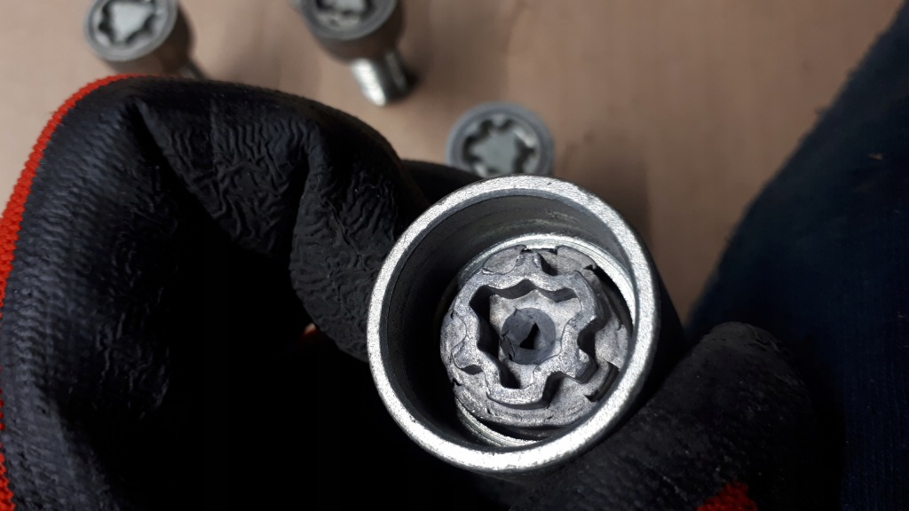 фото №4, A4 b9 lift шпильки защитные symbol f a5 8w