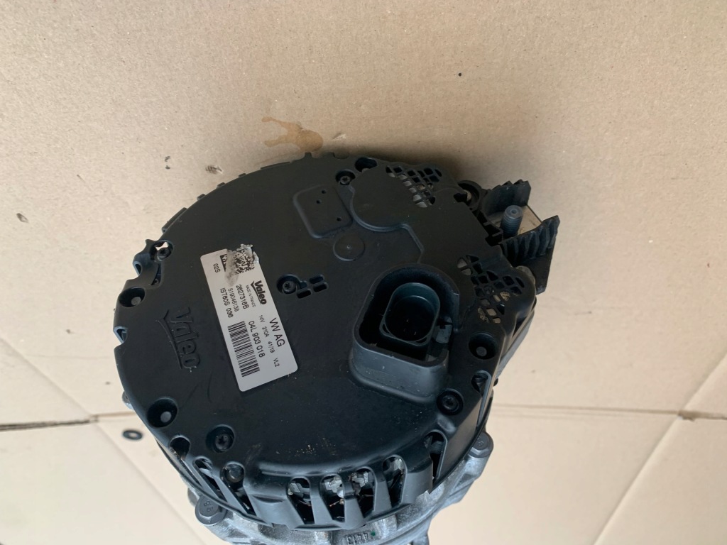 Audi a4 a5 a6 a7 генератор 04l903018 Доставка