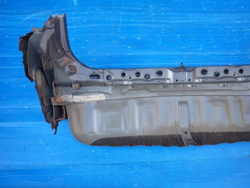 фото №9, Toyota avensis verso 01- pas задній