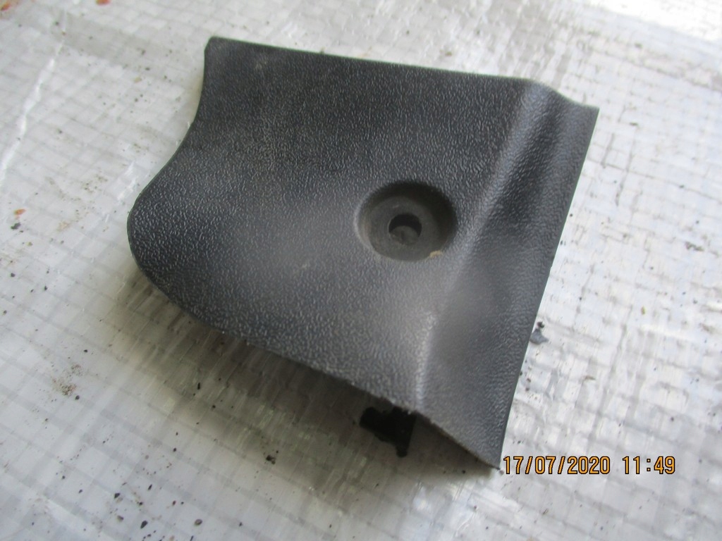 фото №10, Audi a3 8l заглушка бампера правый задняя 8l0807421d