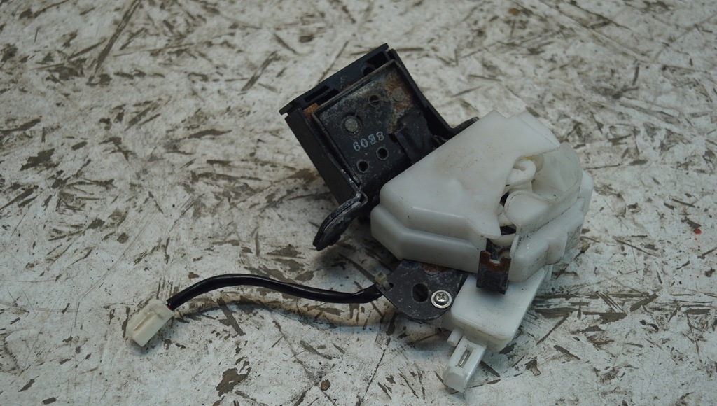 фото №8, Замок крышки багажника задняя mazda 3 bk i