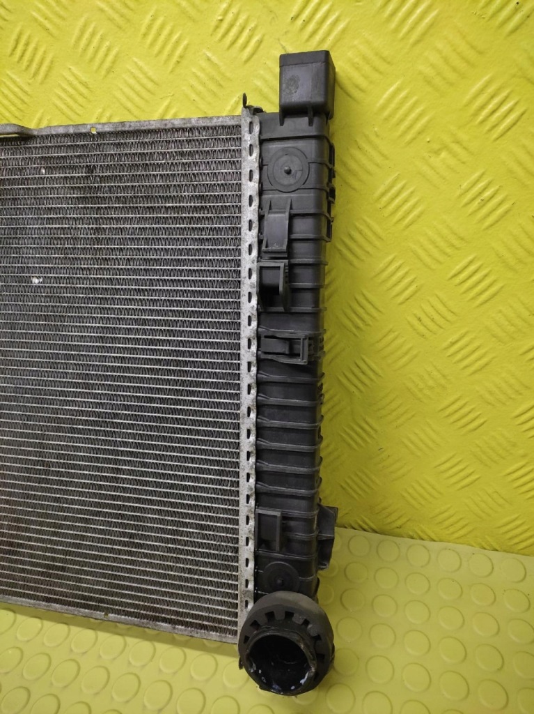 Mercedes w203 2.2 cdi радіатор води a2035000603 Зі Шроту