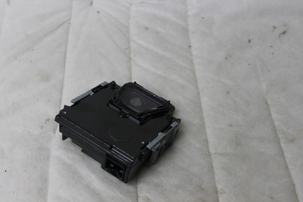 Купити Камера перед датчик радар асистент перемикання поперечина audi a5 кабріолет  8w7907217d