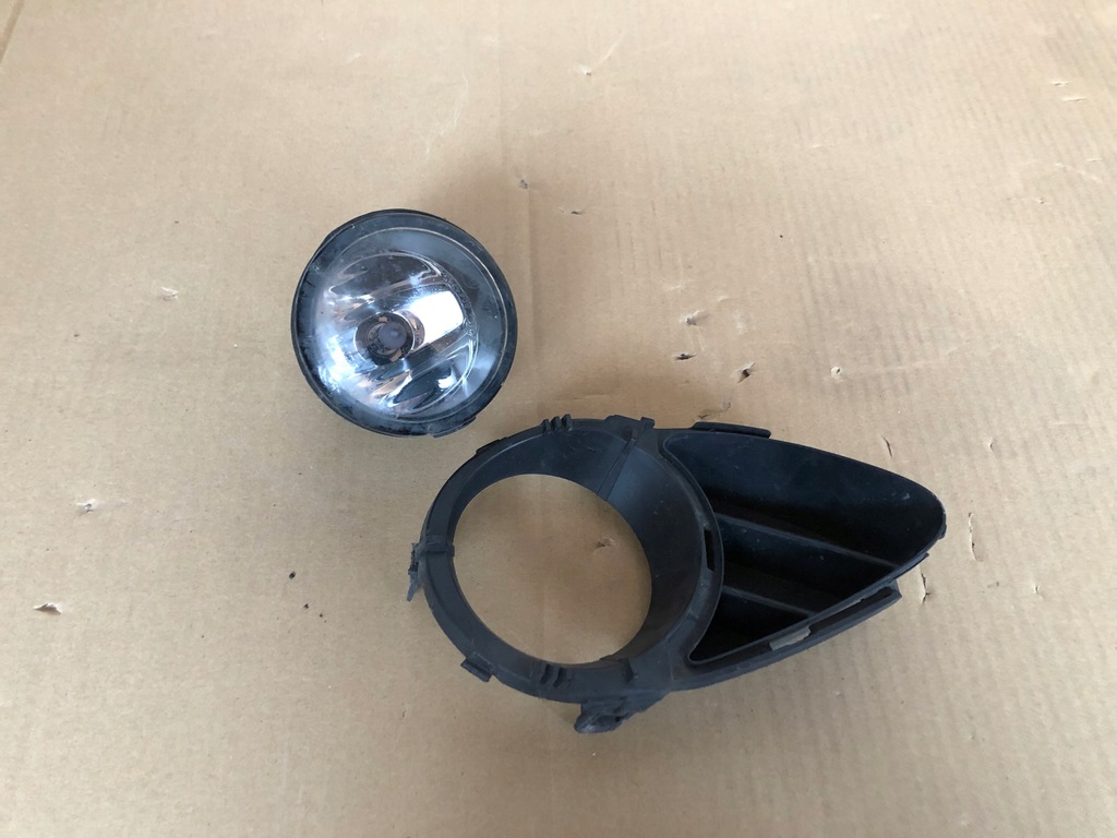 фото №1, Infiniti qx70 противотуманная фара + решётка правая правый oryg.