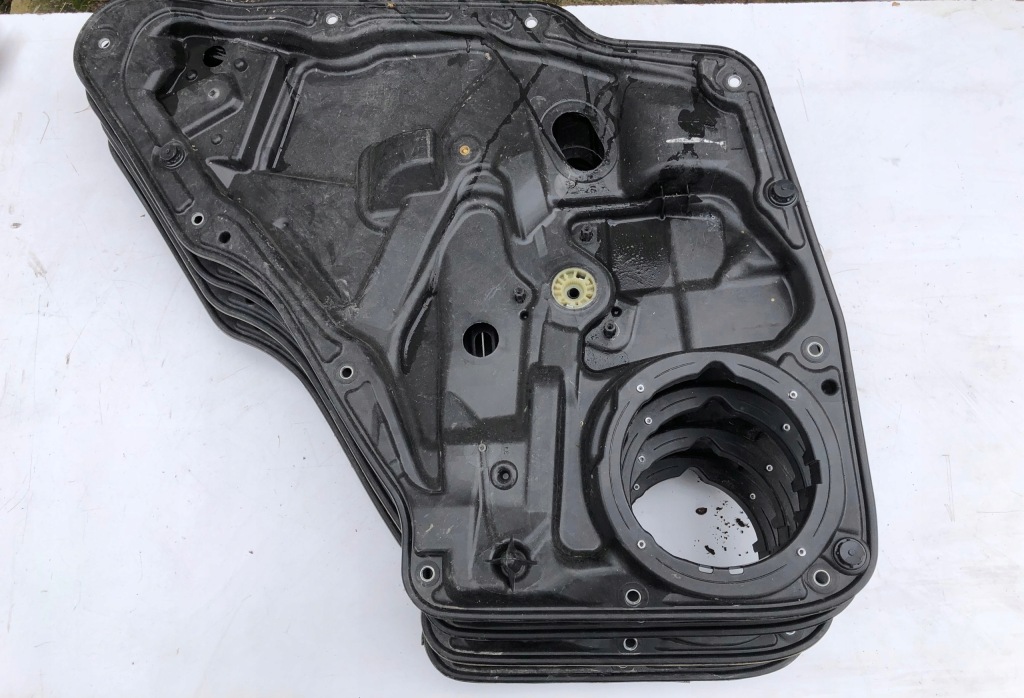 фото №1, Vw tiguan направляющая подъёма стекло левый задняя