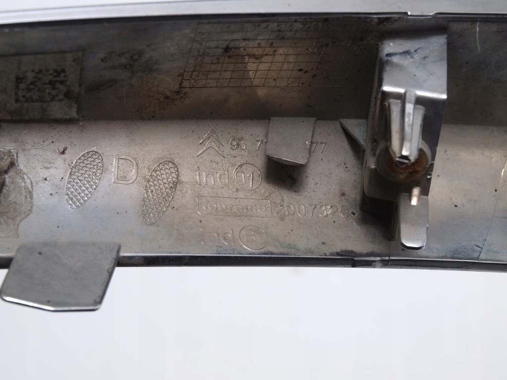 фото №8, Citroën ds5 2011- молдинг хром бампера правий перед 9673293777, 96732937vd