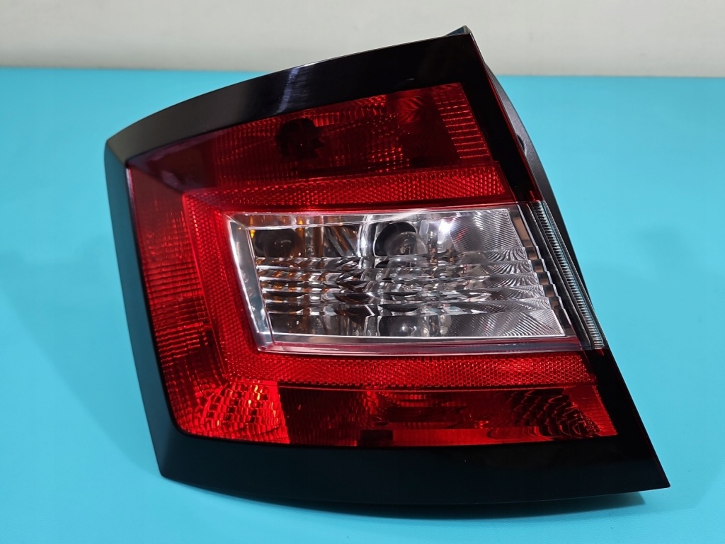 фото №1, Лампа задняя левая skoda fabia iii 3 14-18 хэтчбек