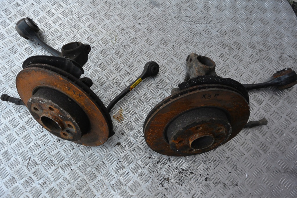 фото №1, Поворотний кулак ліва права перед bmw e83 2.5/3.0