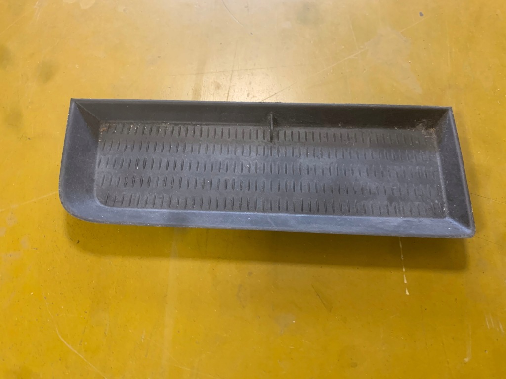 фото №1, Вкладка бардачка резиновый элемент левый перед bmw x5 x6 e70 e71