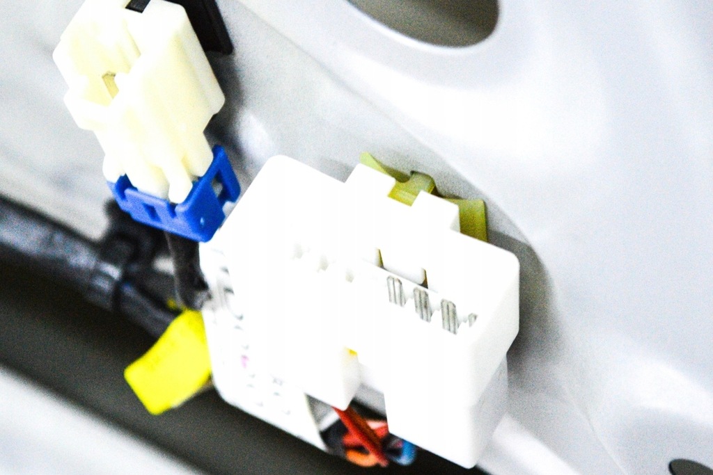 фото №8, Kia carens un задняя крышка багажника багажника 737001d040 2008 7s fine silver