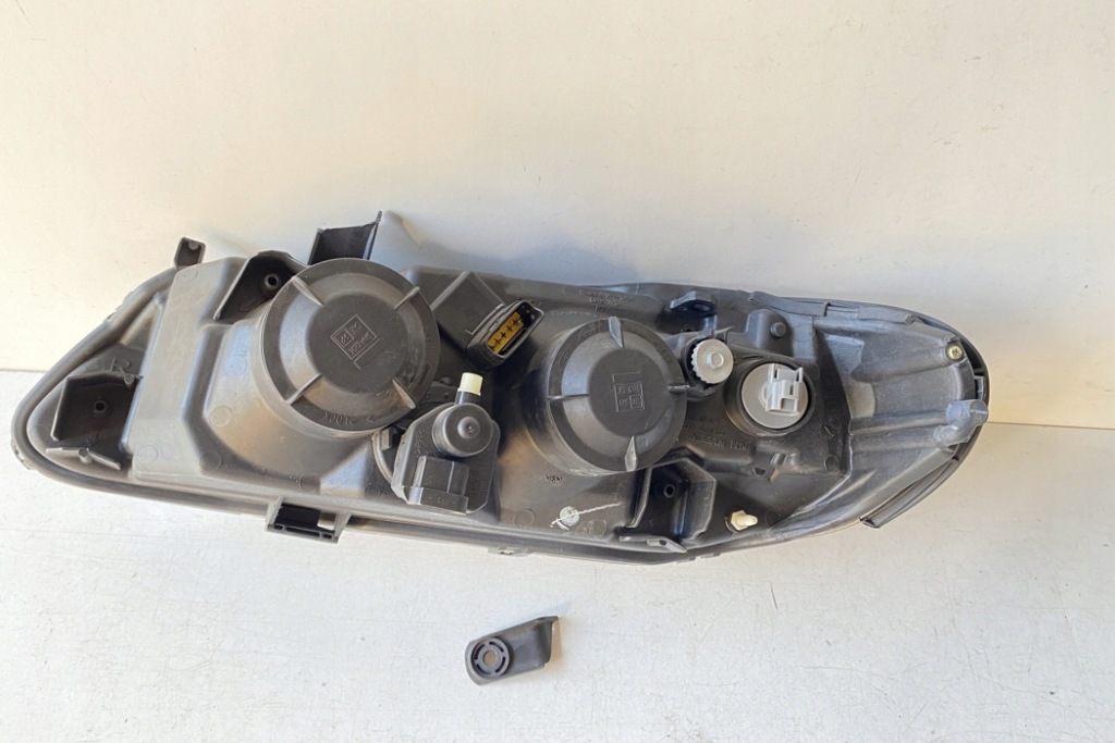 фото №12, Лампа права передня nissan almera ii хетчбек n16 10016391 1.5l дизель