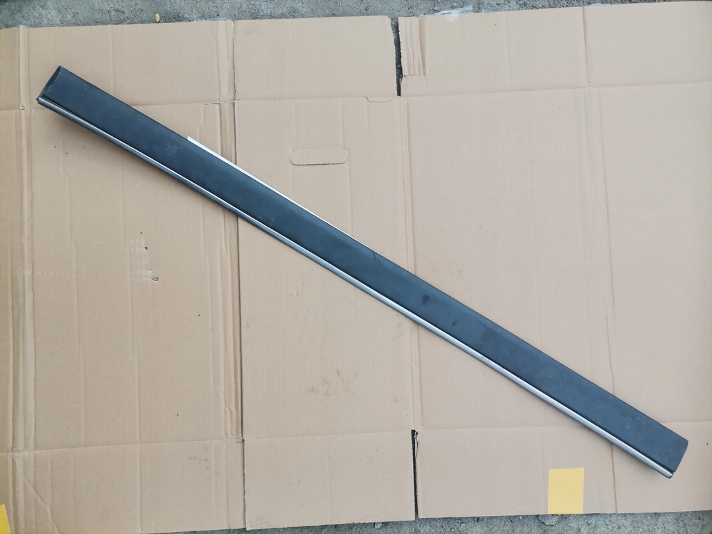 фото №1, Молдинг бічна двері перед права volvo s80