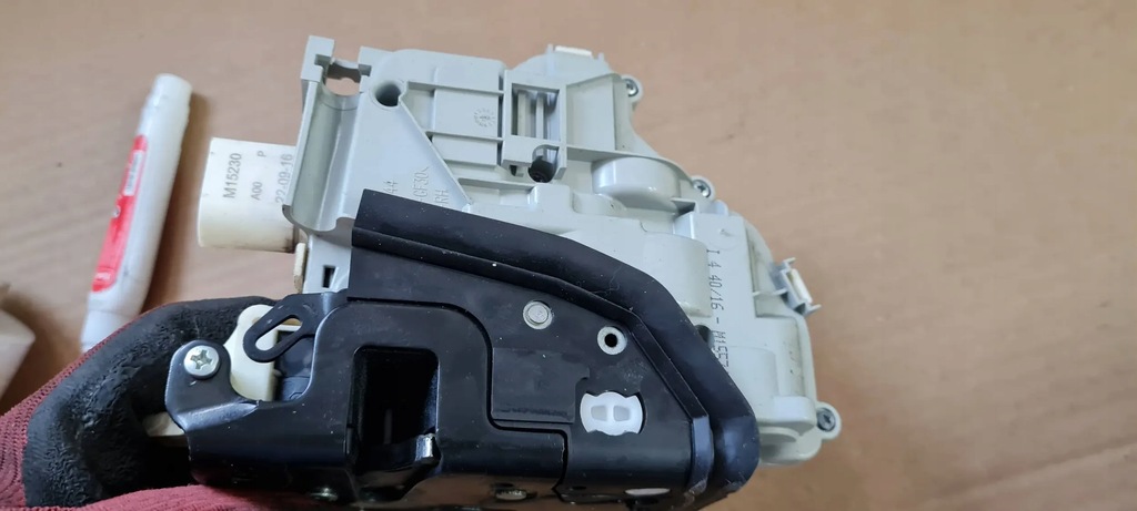 фото №10, A4 b9 8w замок двері правий задня 4g0839016f 8pin a5 8w