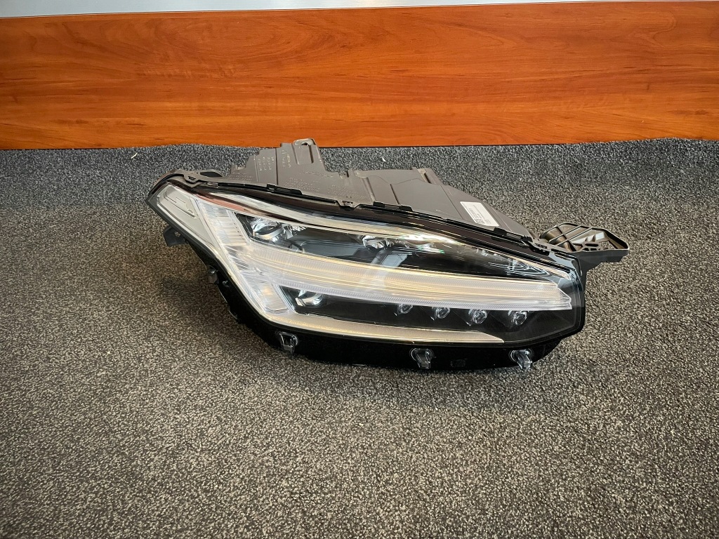 Купить Volvo xc90 2 рестайлинг  фара правый  перед mid led 32338961