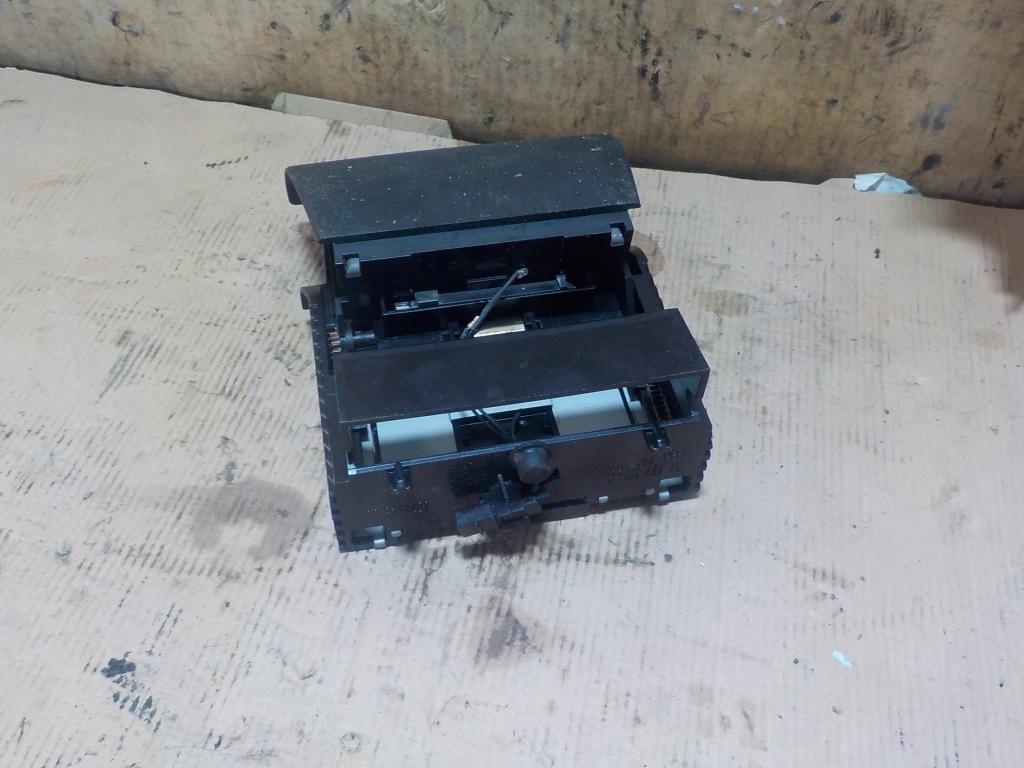 фото №4, Audi a2 попільничка 8z0857951