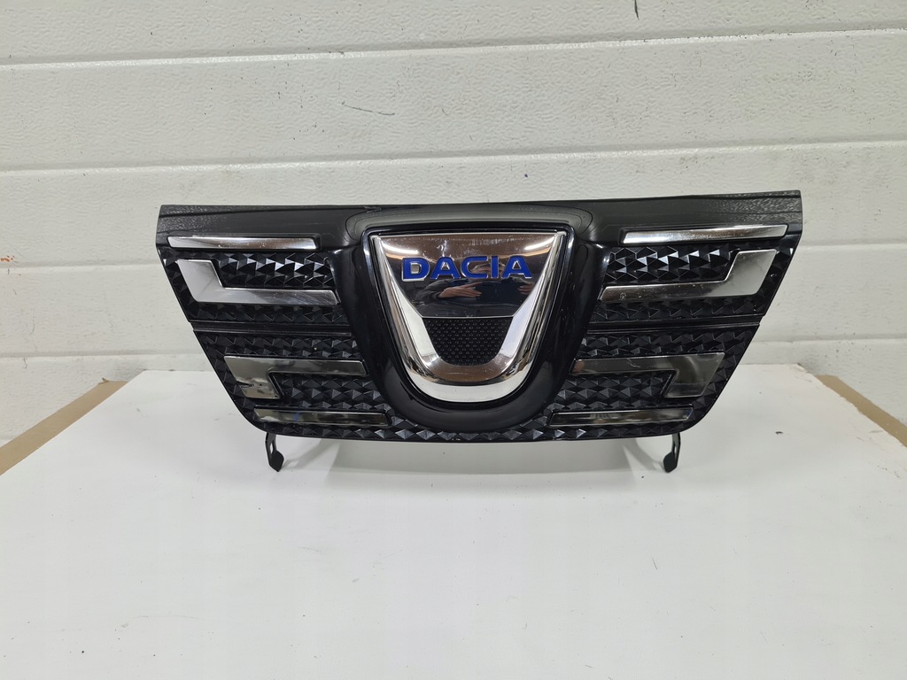 фото №1, Dacia spring решётка радиатора решётка радиатора бампера 623105273r