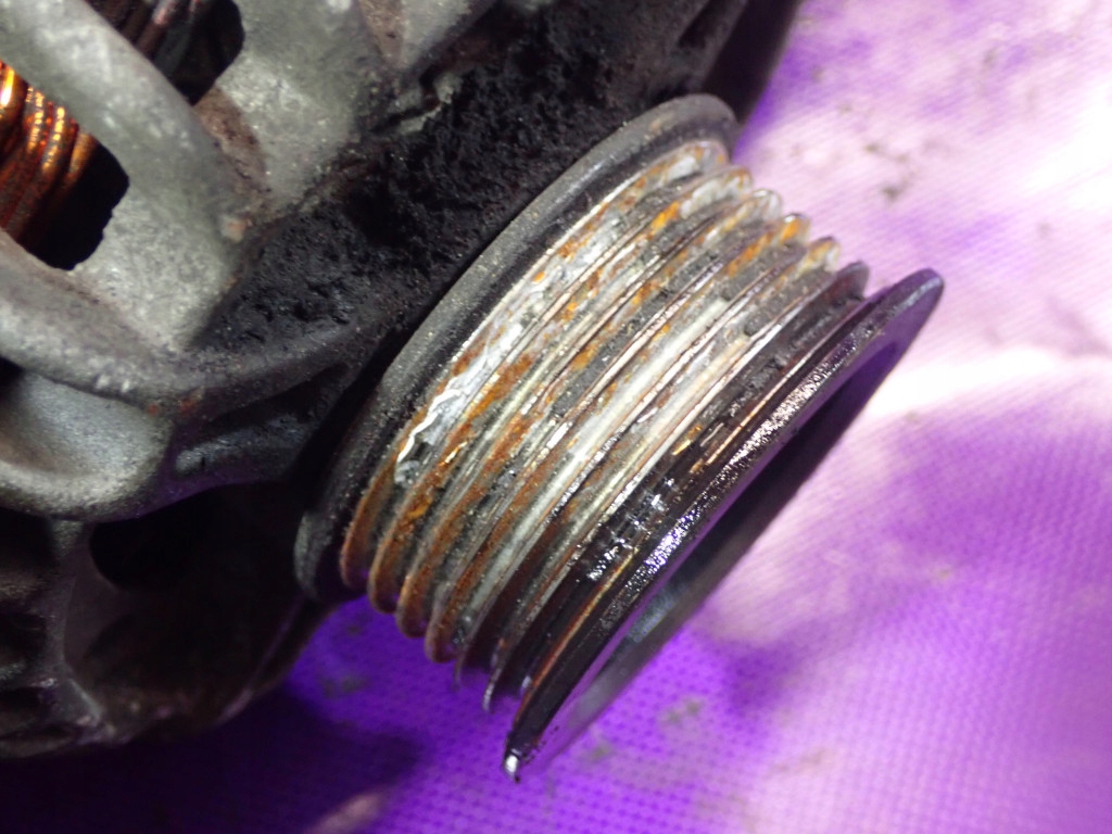 Toyota yaris 1 03-05 1.0 68km генератор 270600j040 ms1022118200 с Разборки